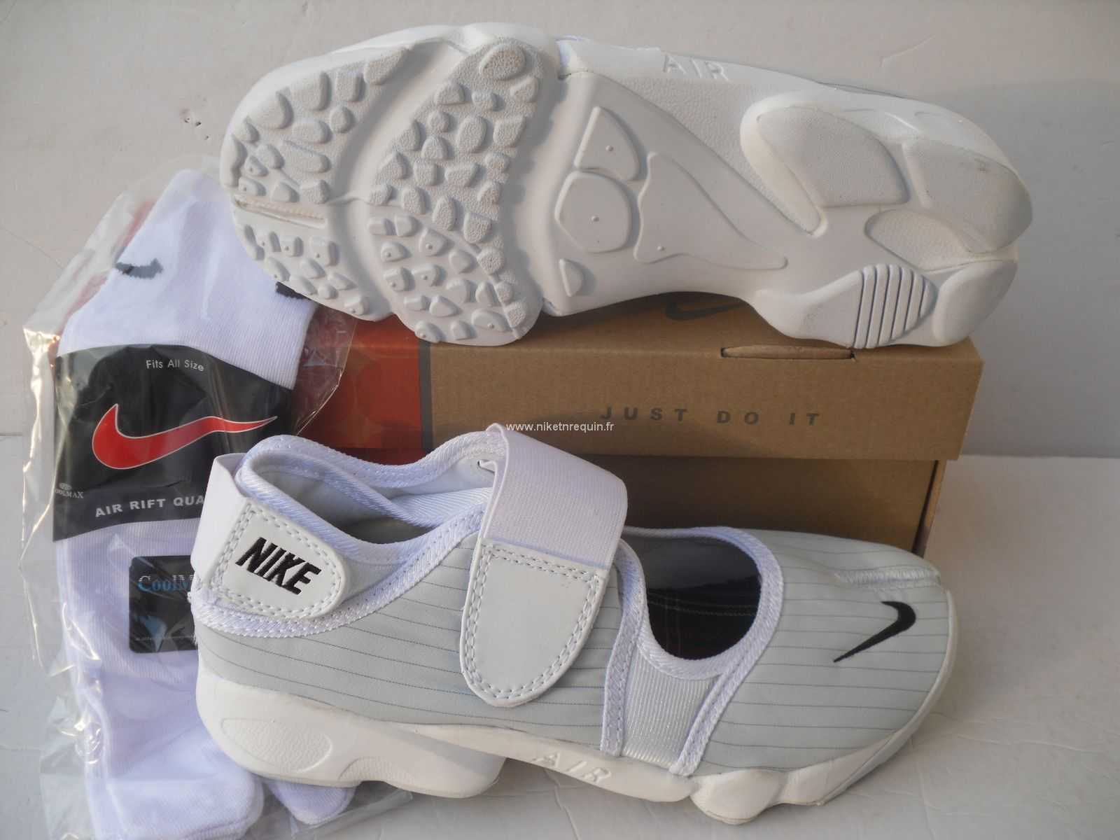 Nouveau Modele D Actualisation Des Chaussures Nike Shox Rift Blanche